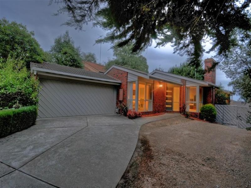 13 Highleigh Court, Mooroolbark VIC 3138
