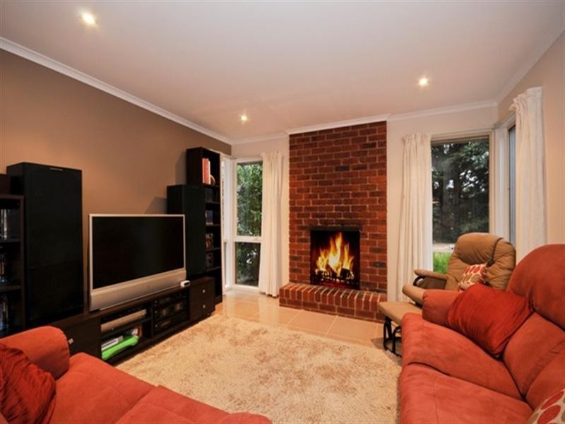 13 Highleigh Court, Mooroolbark VIC 3138