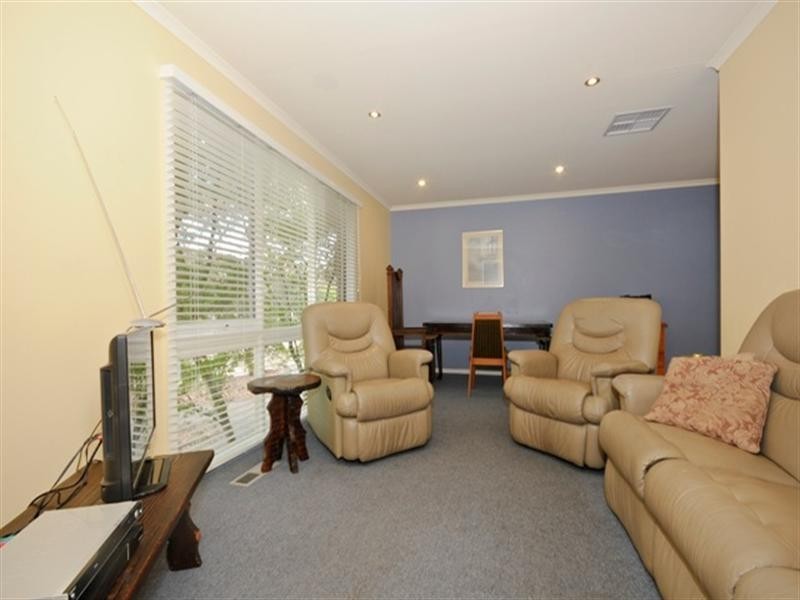 110 Bellara Drive, Croydon VIC 3136