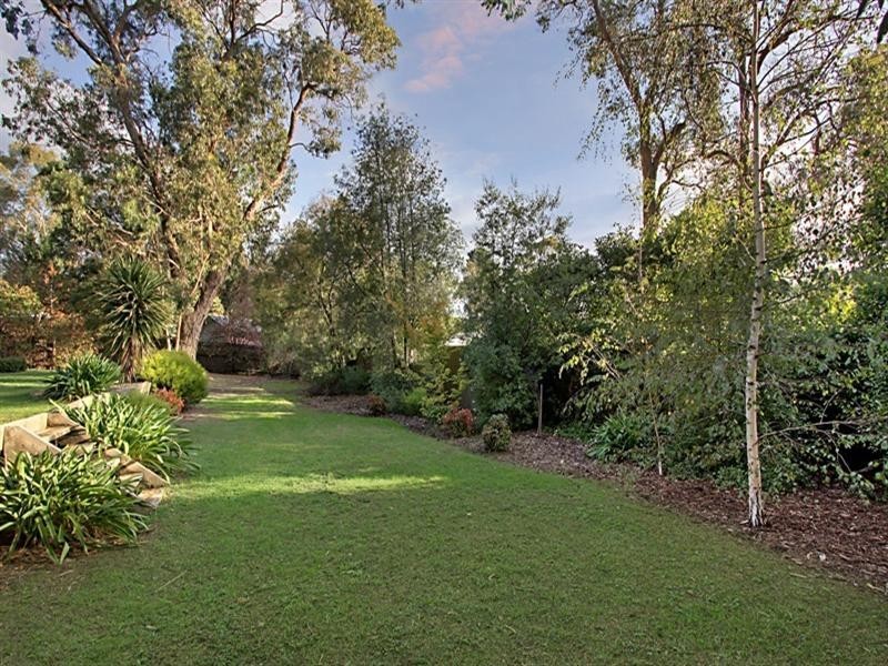 14 ELLIS Court, Mooroolbark VIC 3138