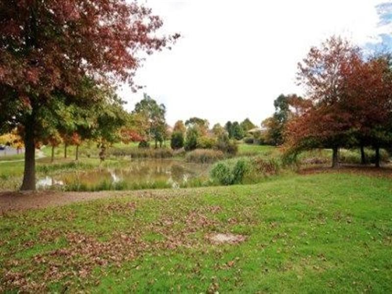 25 Chatswood Grove, Chirnside Park VIC 3116