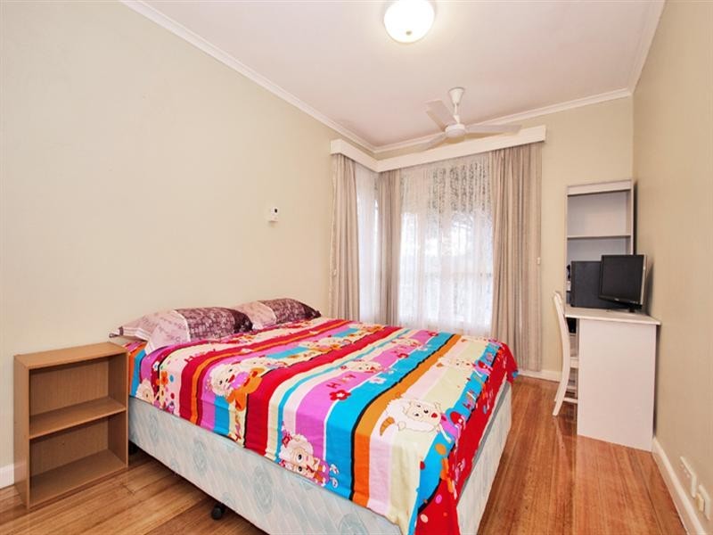 8 MANDOWIE Crescent, Croydon VIC 3136