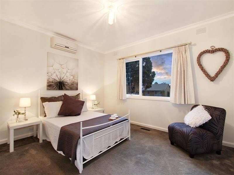4 MALCOLM Road, Croydon North VIC 3136