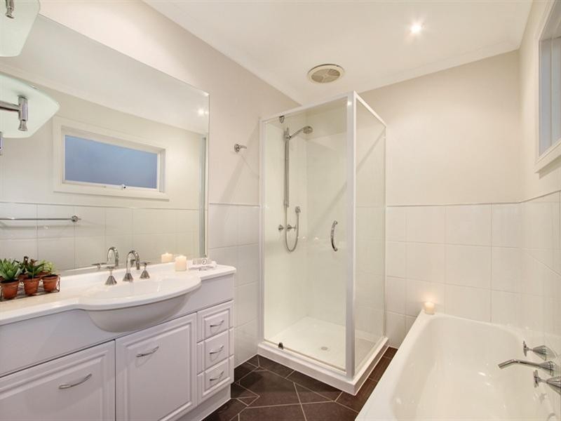 4 MALCOLM Road, Croydon North VIC 3136