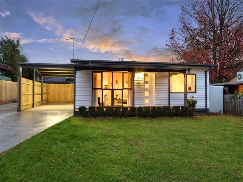 4 MALCOLM Road, Croydon North VIC 3136