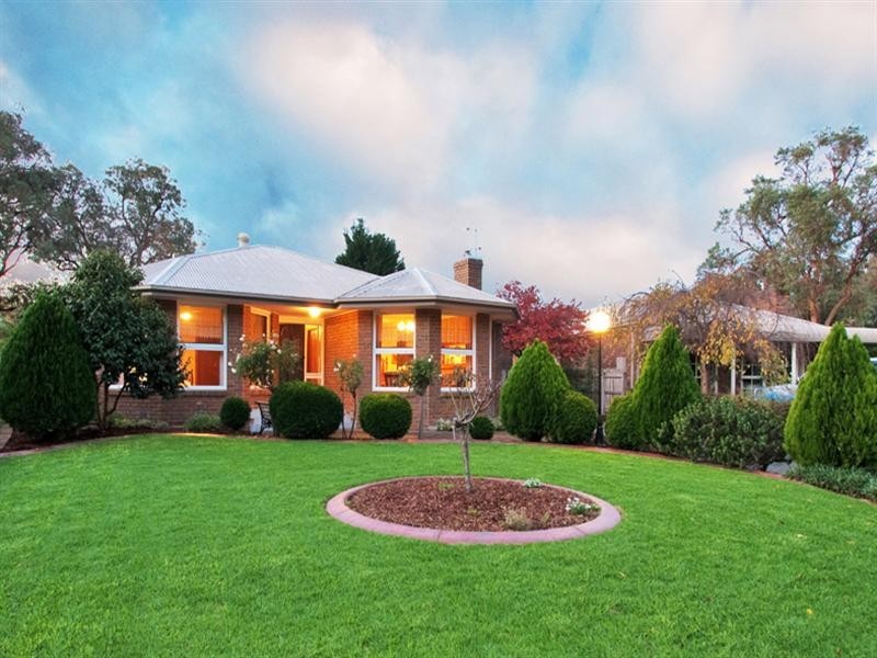 9 ST ANDREWS Close, Croydon VIC 3136