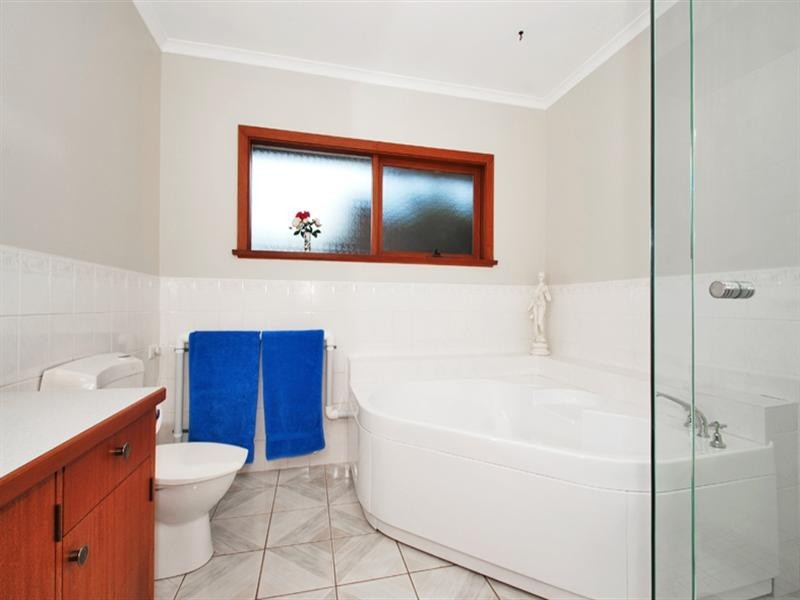 9 ST ANDREWS Close, Croydon VIC 3136