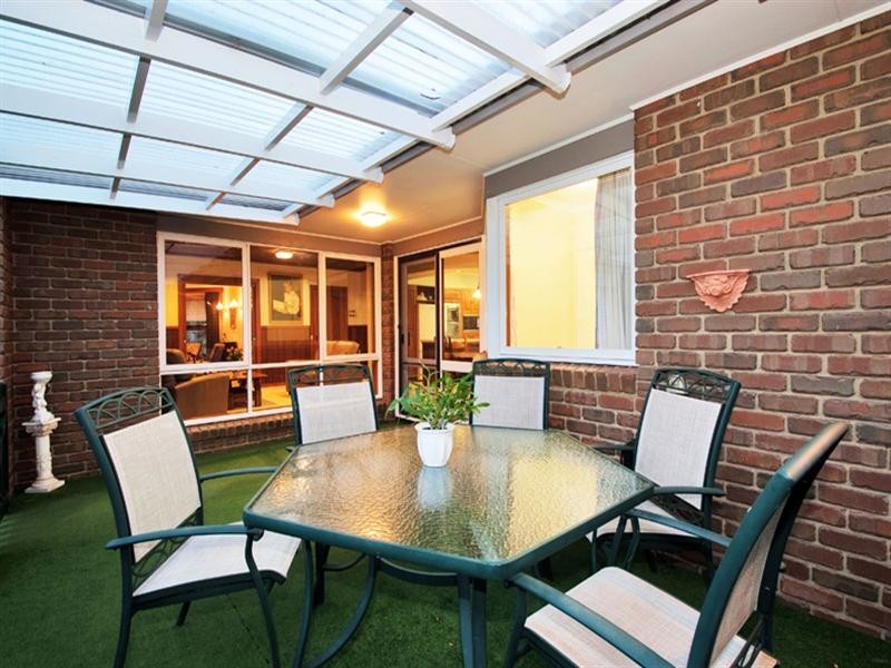 9 ST ANDREWS Close, Croydon VIC 3136