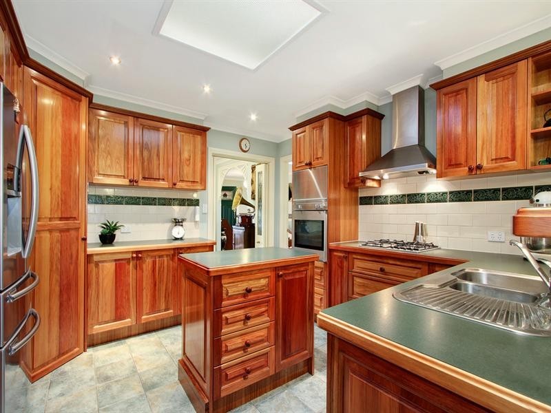 34 BLAZEY Road, Croydon South VIC 3136