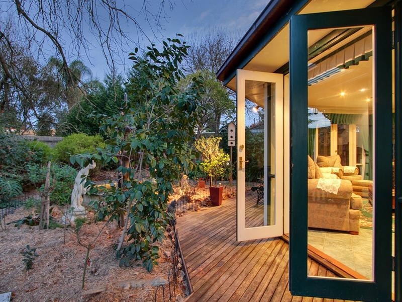 34 BLAZEY Road, Croydon South VIC 3136