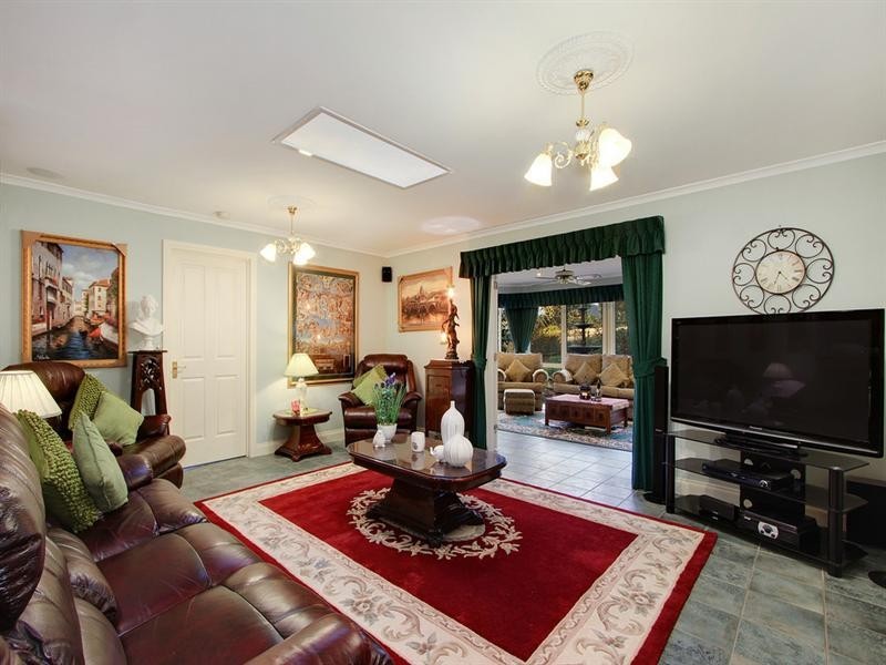 34 BLAZEY Road, Croydon South VIC 3136