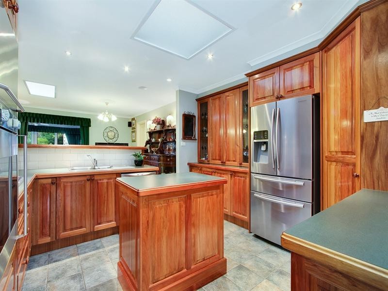 34 BLAZEY Road, Croydon South VIC 3136