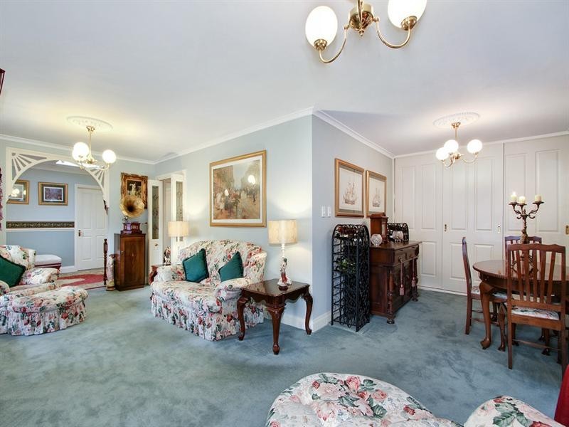 34 BLAZEY Road, Croydon South VIC 3136