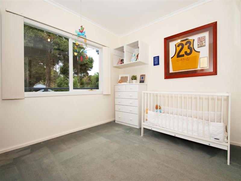 17 ALLAWARE Avenue, Croydon VIC 3136