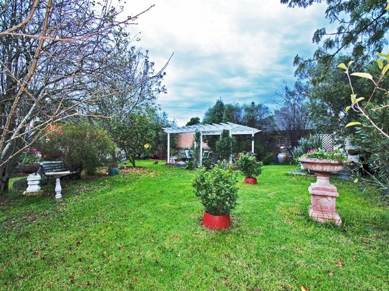 9 GARY Court, Croydon VIC 3136