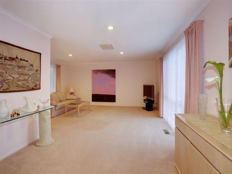 20 ROSEMARY Avenue, Croydon Hills VIC 3136