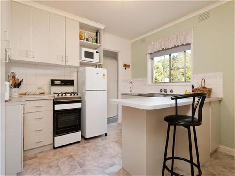 34 BALCOMBE Avenue, Mooroolbark VIC 3138