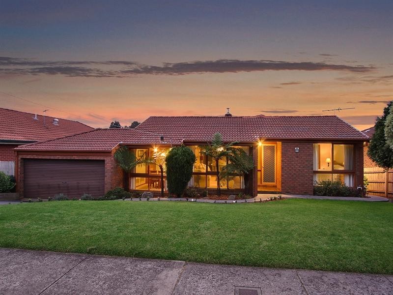 9 ROSEMARY Avenue, Croydon Hills VIC 3136