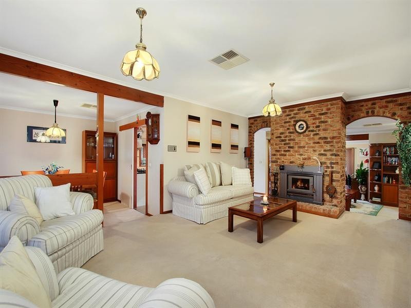 9 ROSEMARY Avenue, Croydon Hills VIC 3136