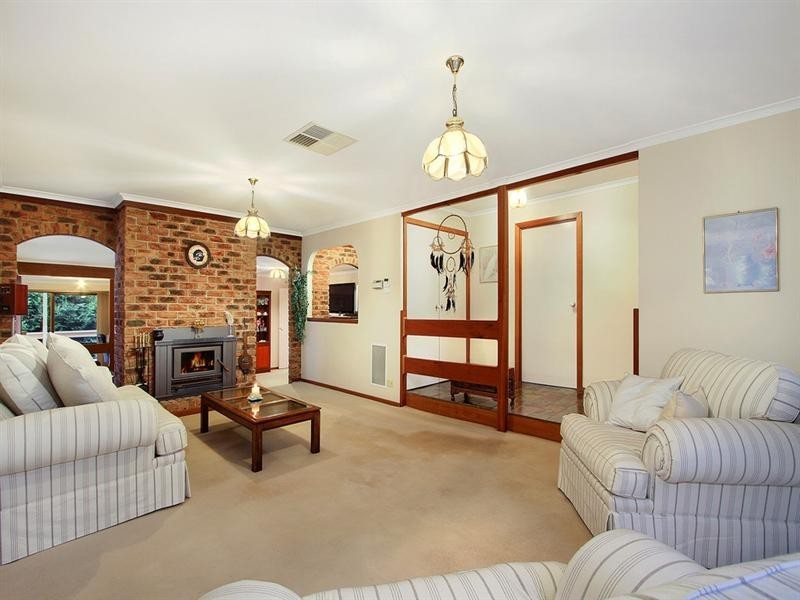 9 ROSEMARY Avenue, Croydon Hills VIC 3136