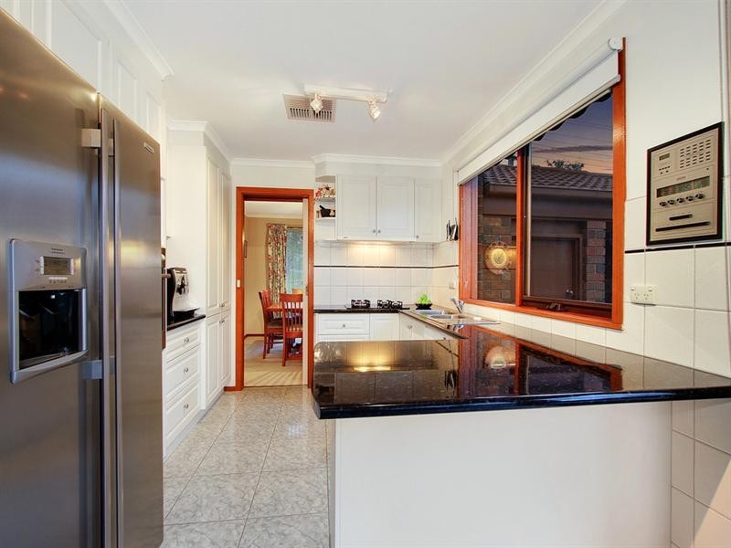 9 ROSEMARY Avenue, Croydon Hills VIC 3136