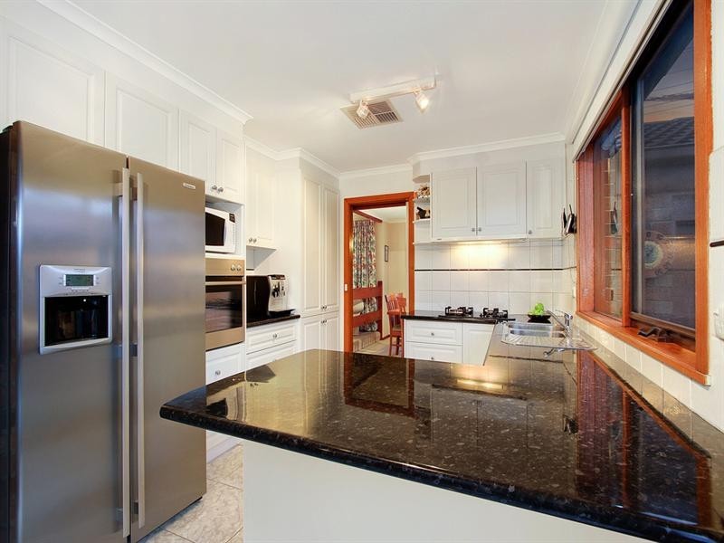 9 ROSEMARY Avenue, Croydon Hills VIC 3136