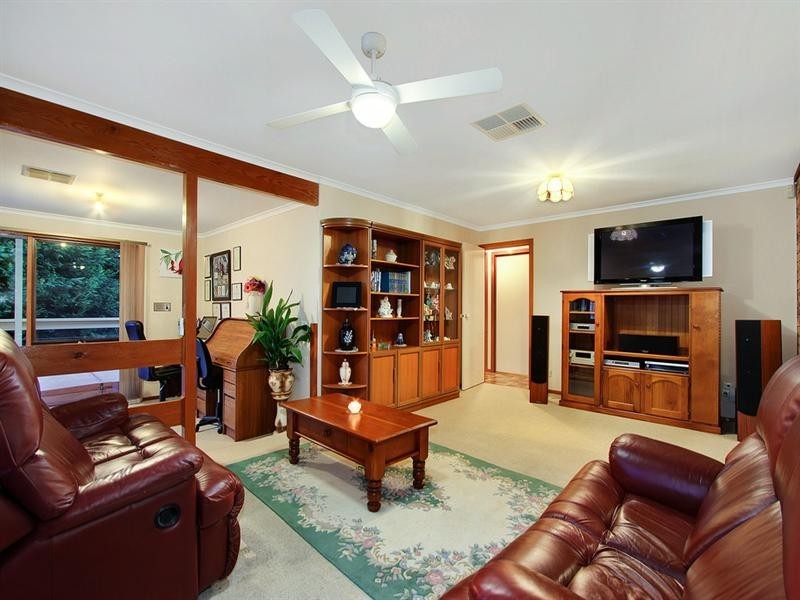 9 ROSEMARY Avenue, Croydon Hills VIC 3136