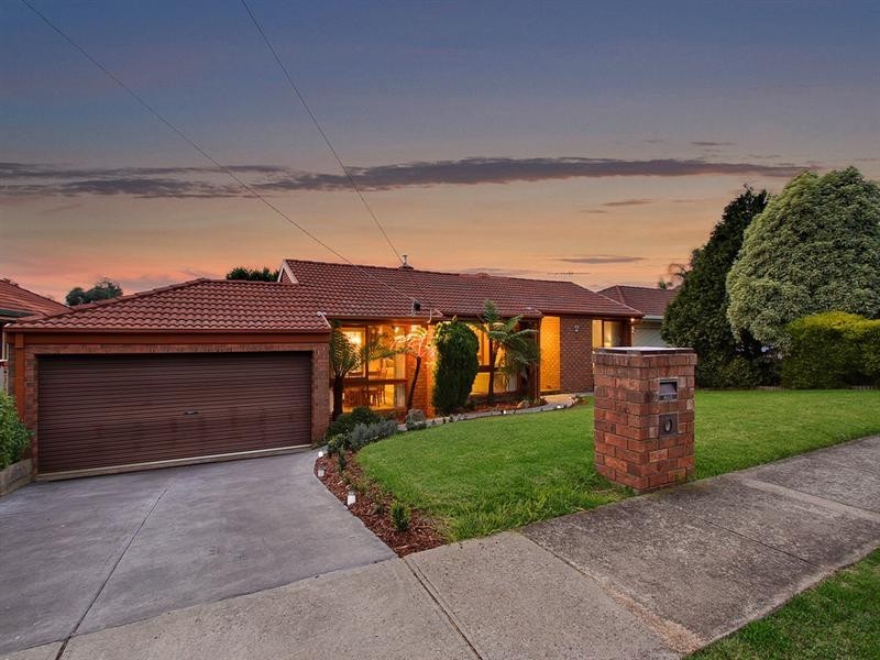 9 ROSEMARY Avenue, Croydon Hills VIC 3136