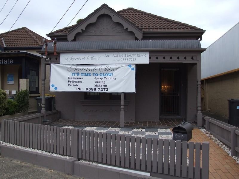 282 Railway Parade, Carlton NSW 2218