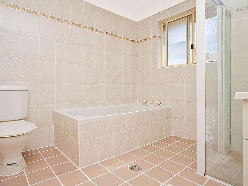 4/2A Charlotte Place, Illawong NSW 2234