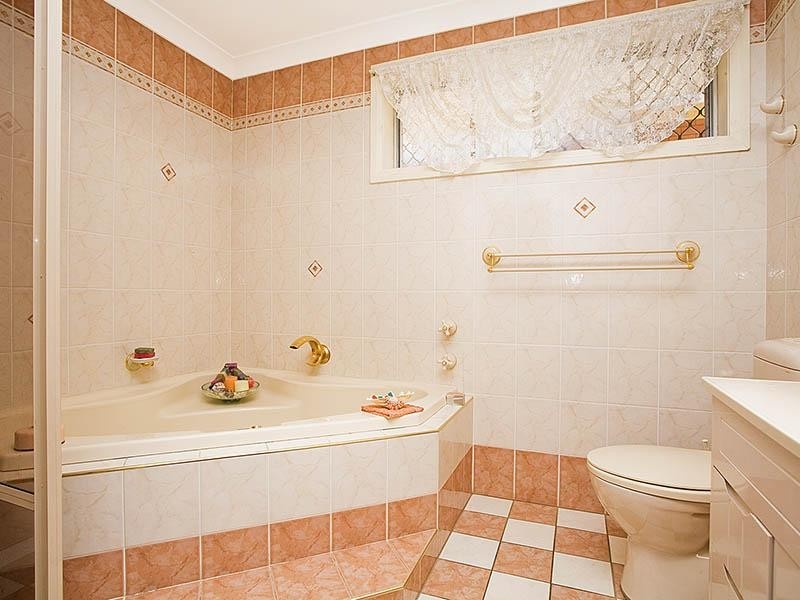 15 Orana Place, Greenacre NSW 2190