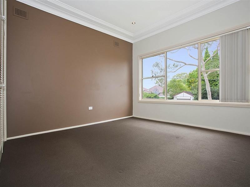 7 Manins Avenue, Kingsgrove NSW 2208