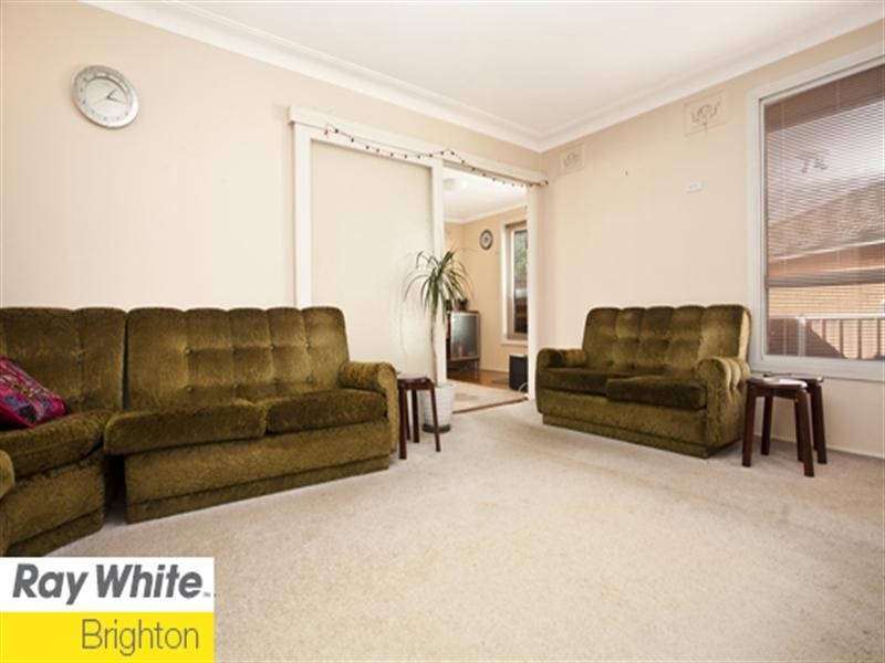 8 Tamarix Crescent, Banksia NSW 2216