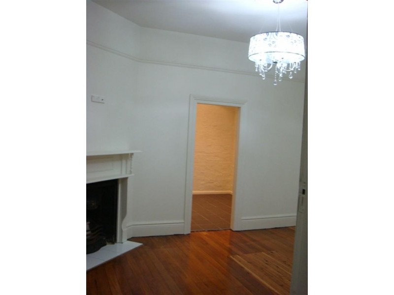 32 Anzac Parade, Kensington NSW 2033