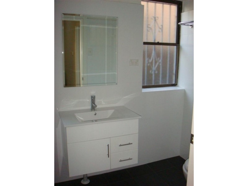 32 Anzac Parade, Kensington NSW 2033