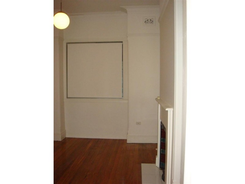 32 Anzac Parade, Kensington NSW 2033