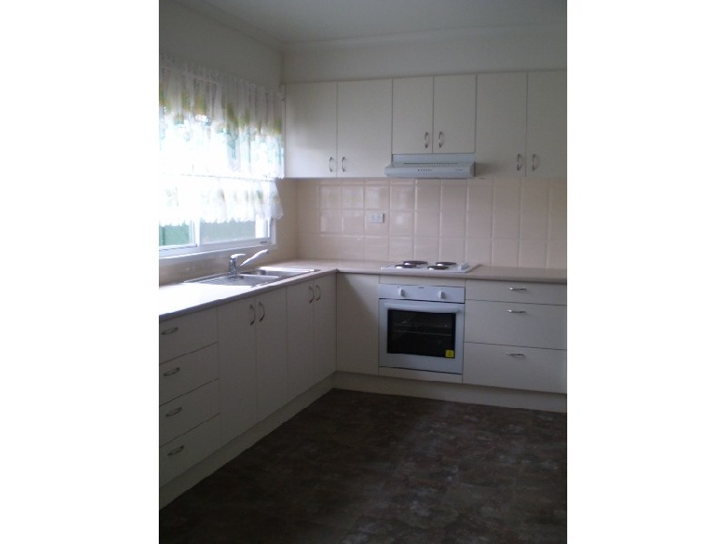 25 HICKORY Crescent, Frankston North VIC 3200