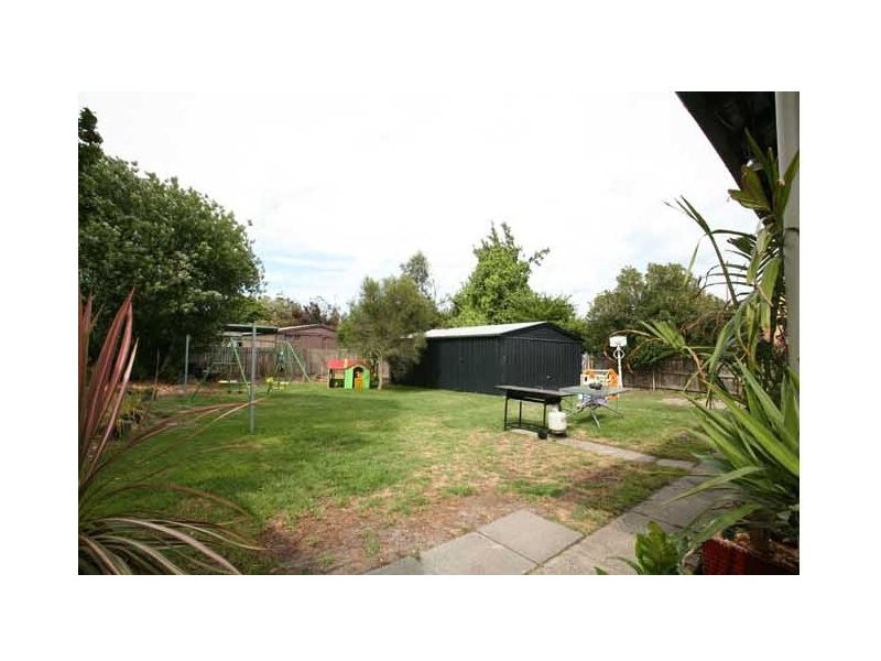 22 FOREST Drive, Frankston North VIC 3200