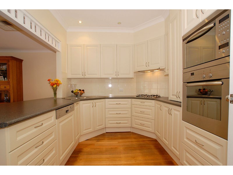 1 Hillside Grove, Frankston South VIC 3199