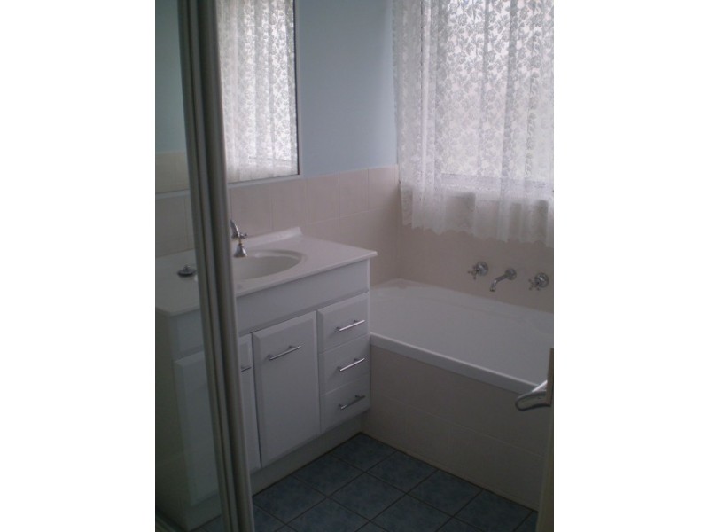 2 TAKETA Crescent, Frankston VIC 3199