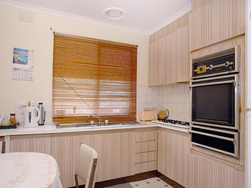 2/11 Deane Street, Frankston VIC 3199