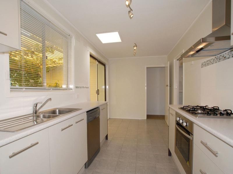 8 Frallon Crescent, Frankston VIC 3199