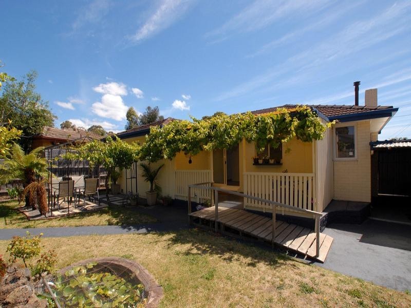 8 Frallon Crescent, Frankston VIC 3199