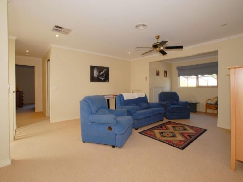 26 Manorwoods Drive, Frankston VIC 3199