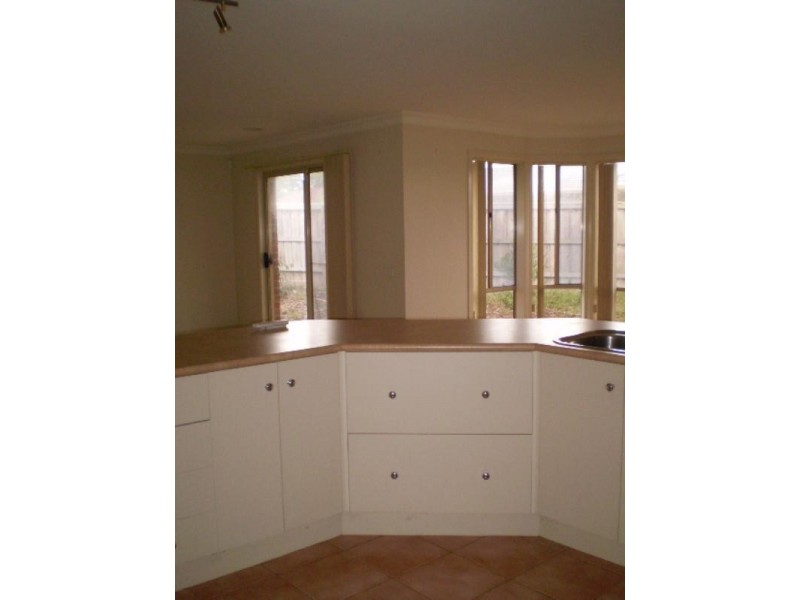 2 HIGHLAND Drive, Frankston South VIC 3199