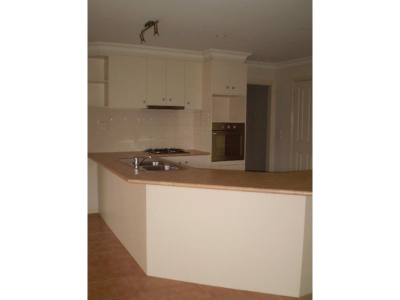 2 HIGHLAND Drive, Frankston South VIC 3199