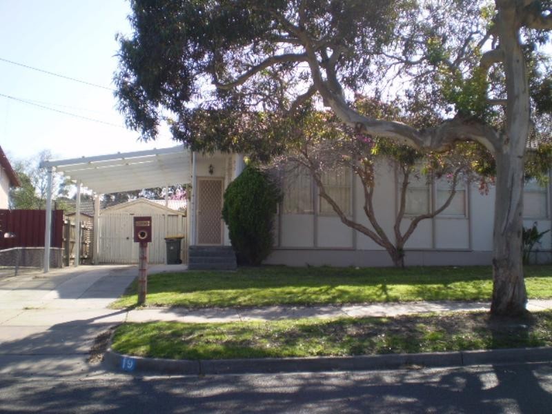 19 COOLGARDIE Avenue, Frankston North VIC 3200