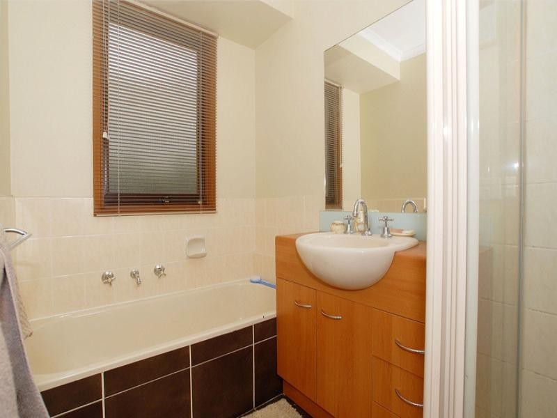 26 BALLYMORE Court, Frankston VIC 3199