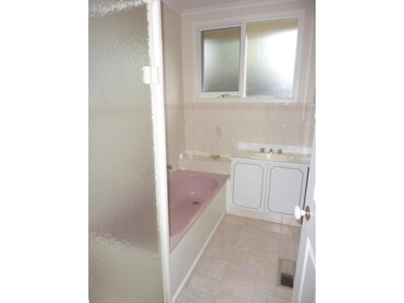 4 LINGI Court, Frankston VIC 3199