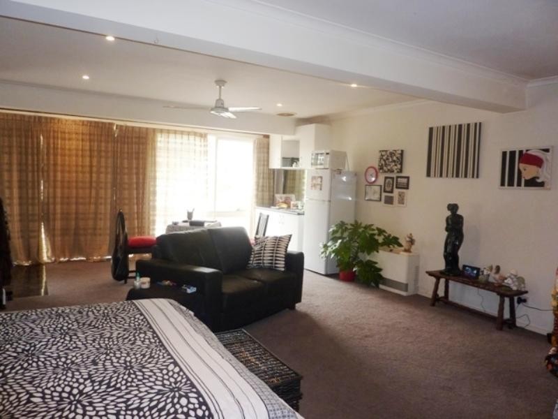 116 Willow Road, Frankston VIC 3199